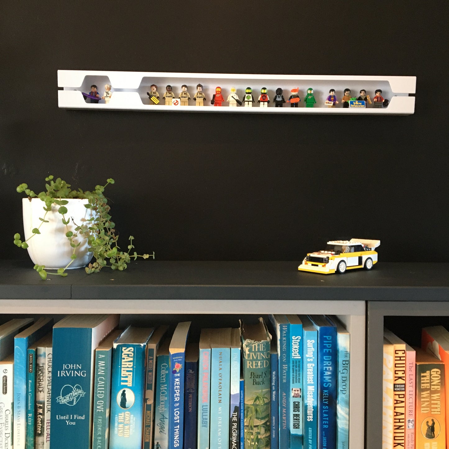 MBA Minifig Display Shelf (White)